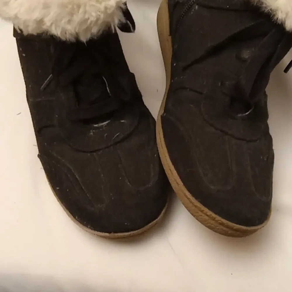 Justice Black White Girls Size 8 Winter Boots with Cozy Plush Lining faux suede